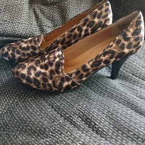 Comfortview- Women's Leopard Print 4 in. Casual Dress Heels Pumps. Size 8M